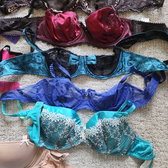 Collection 32D Designer Bra. Be tempted Wacoal.. etc - Picture 4 of 5